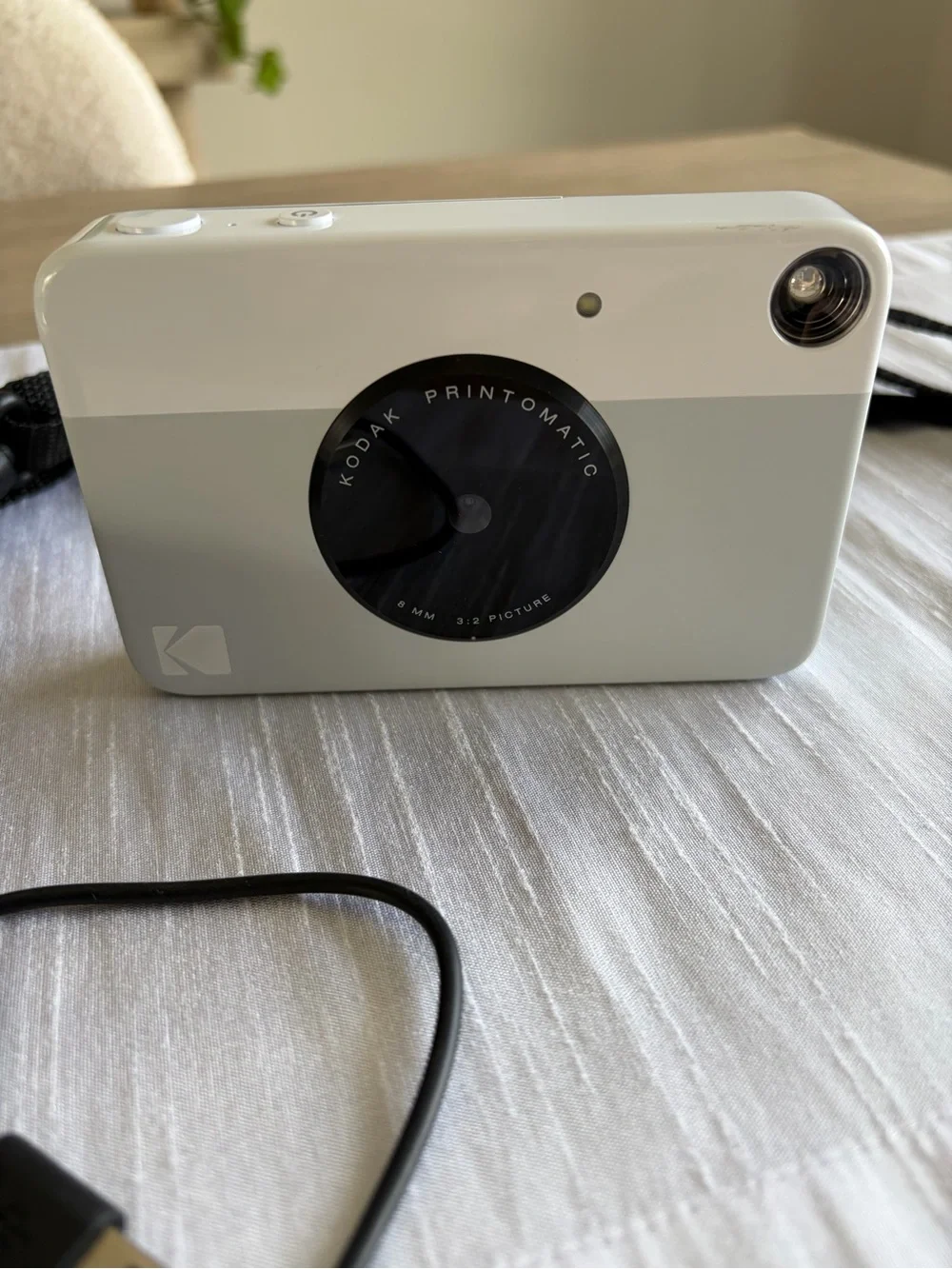 Kodak Printomatic Instant Camera Bundle - Zink Paper & Case